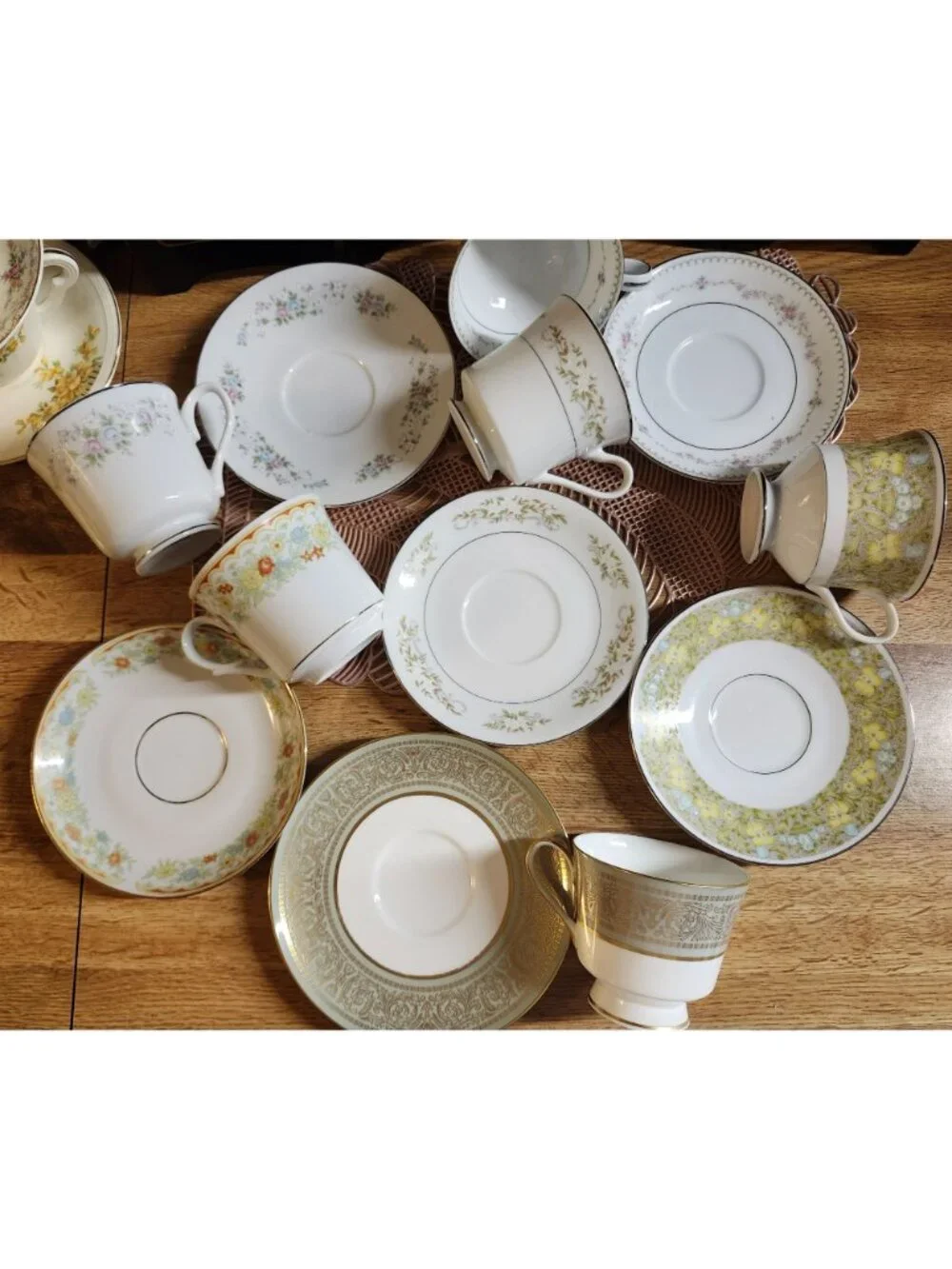 6 Sets Mismatched China Tea Cups & Saucers, Green & Gold